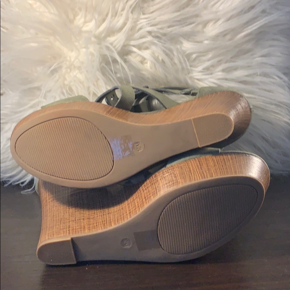 G by guess wedge sandals - Picture 4 of 4
